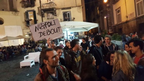 NAPLES DEBOUT